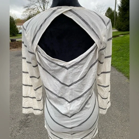 Intricate top by WHBM - Picture 2 of 7